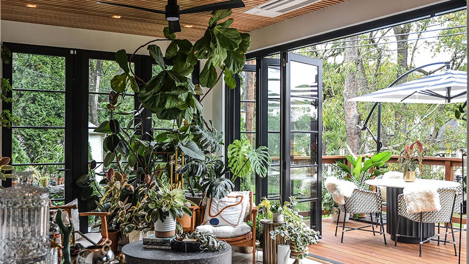 Hilton Carter’s sunroom features a Folding Outswing door connecting to a deck